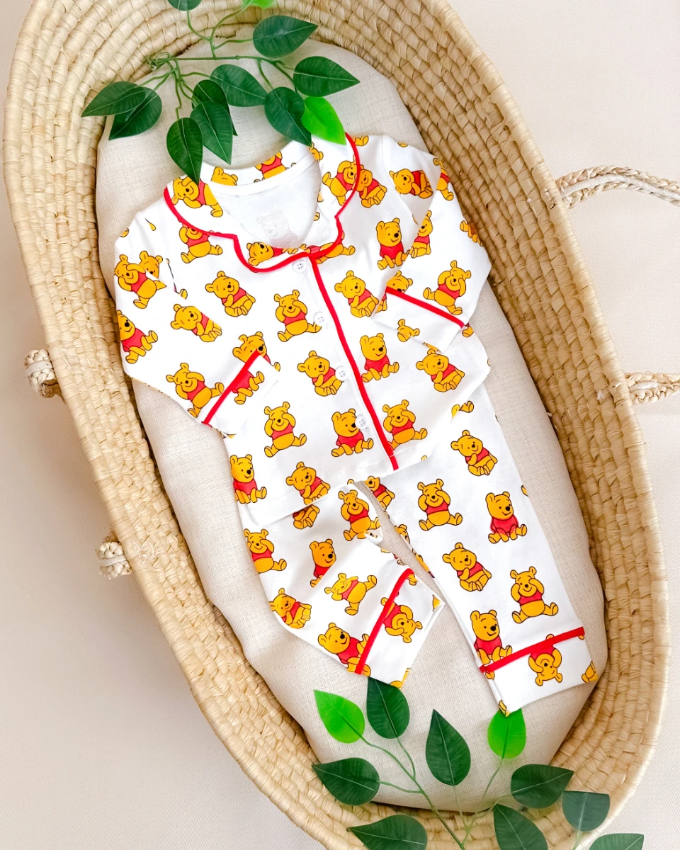 Winnie ayıcık bakılı önden düğmeli kenarları biyeli 2 parça pijama takımı