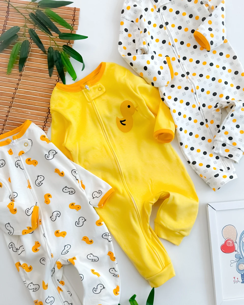 Ördekler ve renkli puantiyeler desen boydan fermuarlı mevsimlik 3lü tulum set 