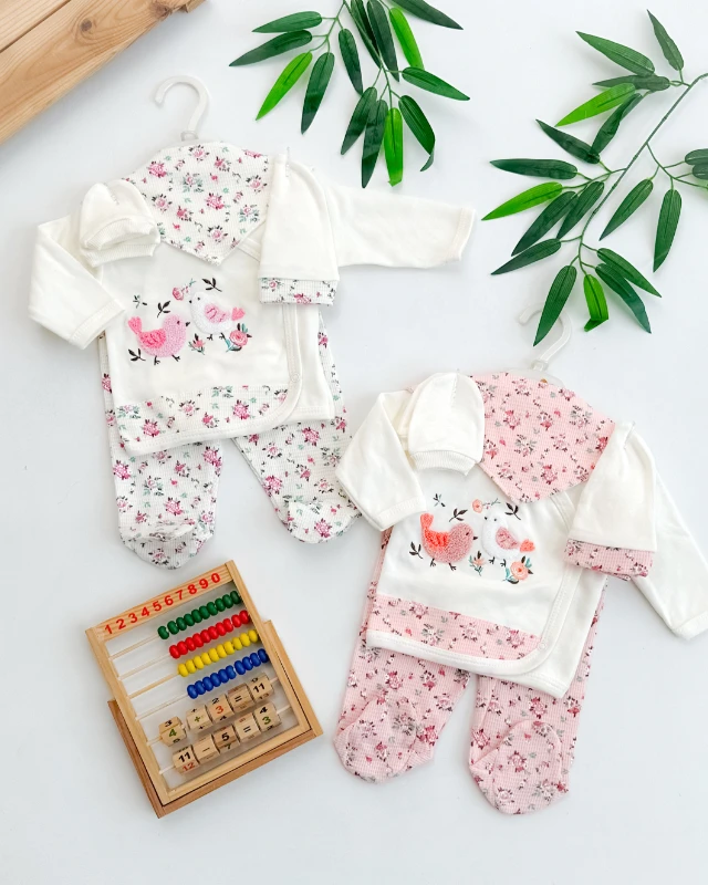 Sevimli kuşlar ve çiçek nakışları desen yandan çıtçıtlı ayaklı mevsimlik 5 parça hastane çıkışı