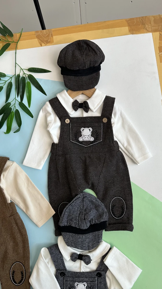 Kasket şapka detaylı ayıcık figürlü 4 parça salopet set 