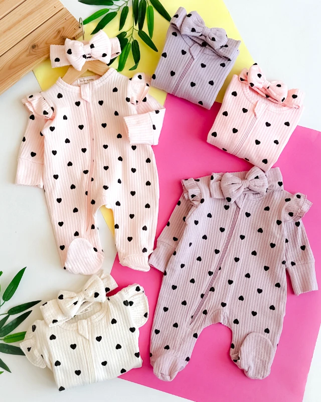 Fiyonk bandanalı siyah kalpler boydan fermuarlı mevsimlik tulum set 