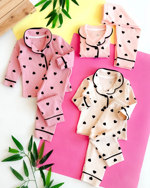 Siyah minik kalpler biye detaylı fitilli mevsimlik kumaş 2 parça pijama takımı 