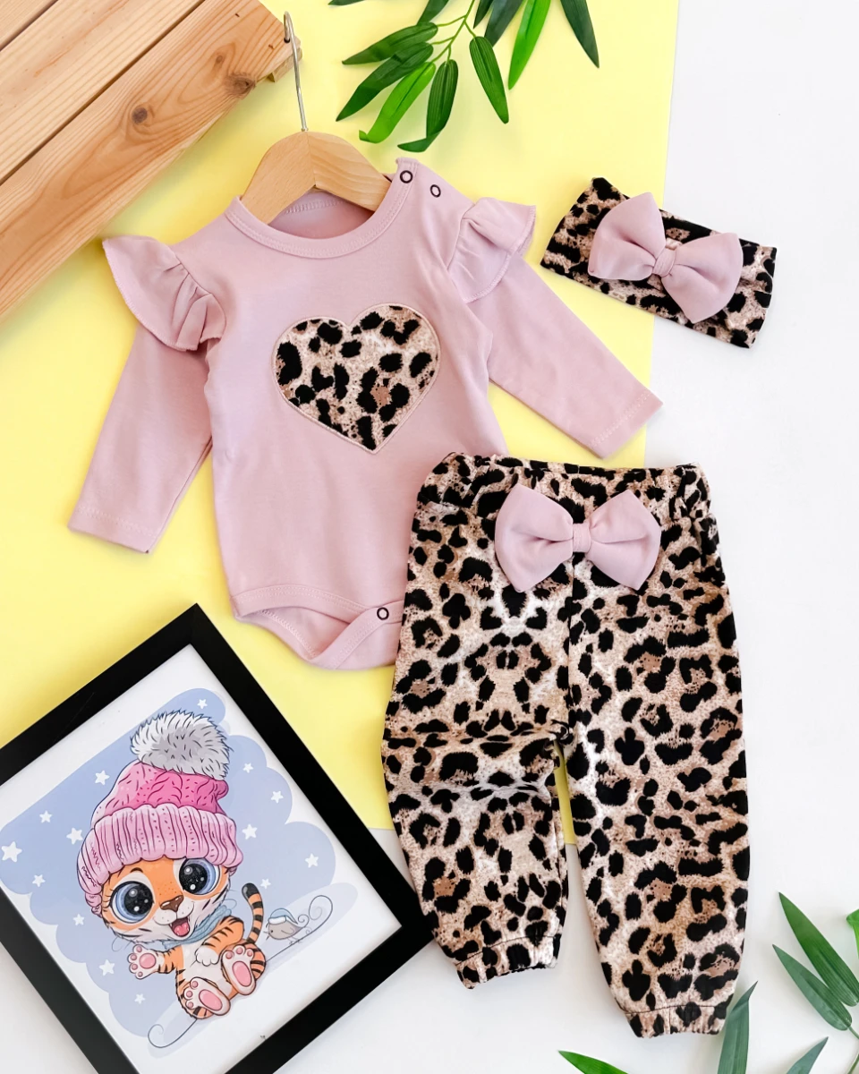 Omuzdan fırfırlı leopar kalp detaylı omuz ve alttan çıtçıtlı bandanalı 3 parça takım