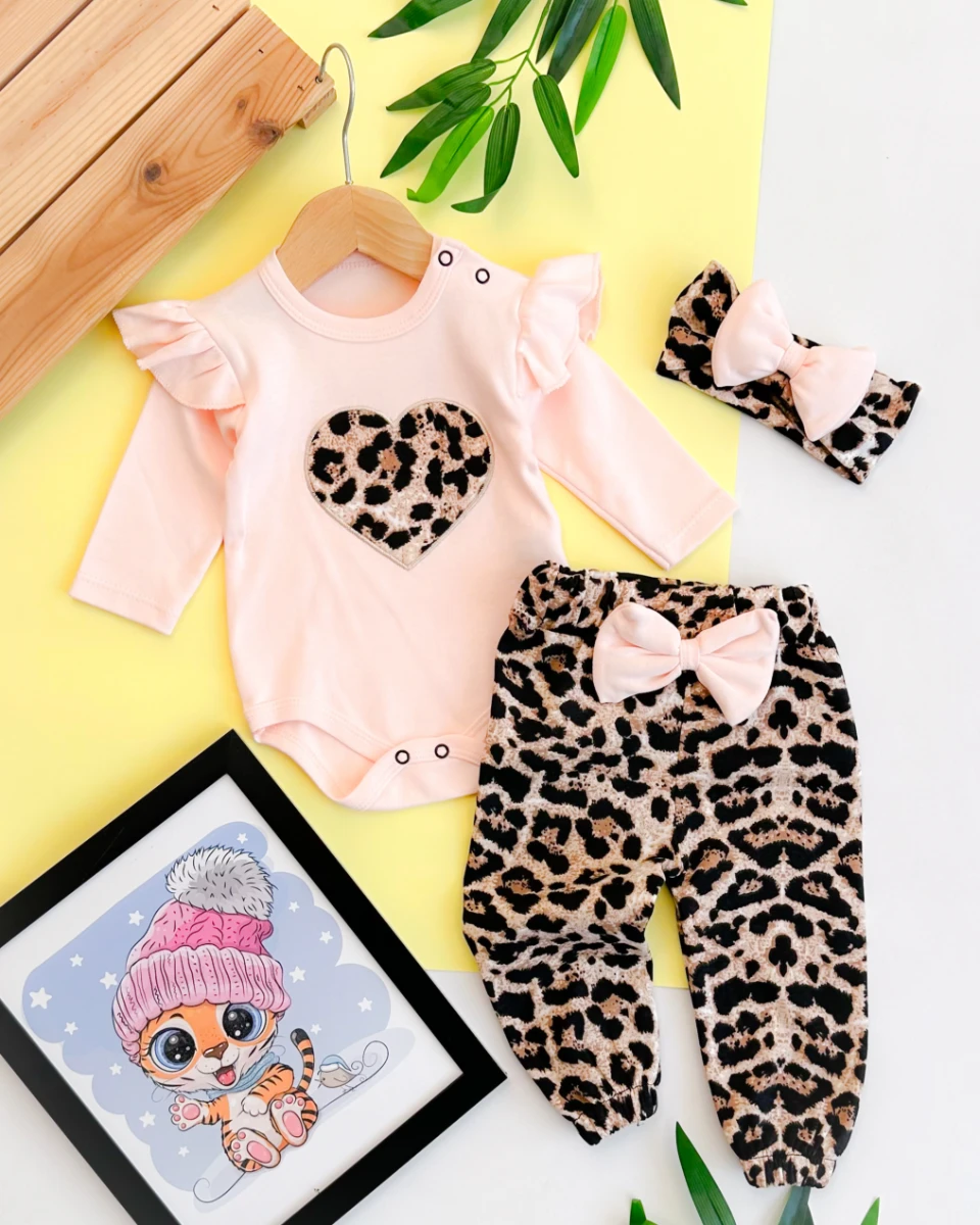 Omuzdan fırfırlı leopar kalp detaylı omuz ve alttan çıtçıtlı bandanalı 3 parça takım