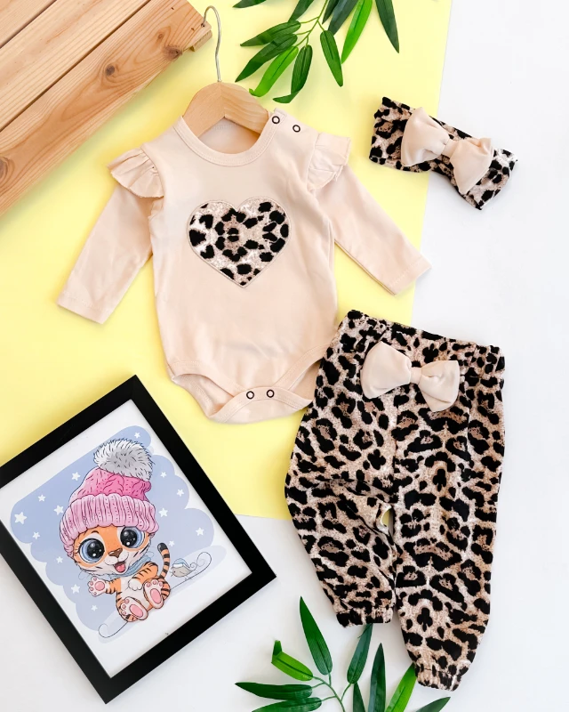 Omuzdan fırfırlı leopar kalp detaylı omuz ve alttan çıtçıtlı bandanalı 3 parça takım