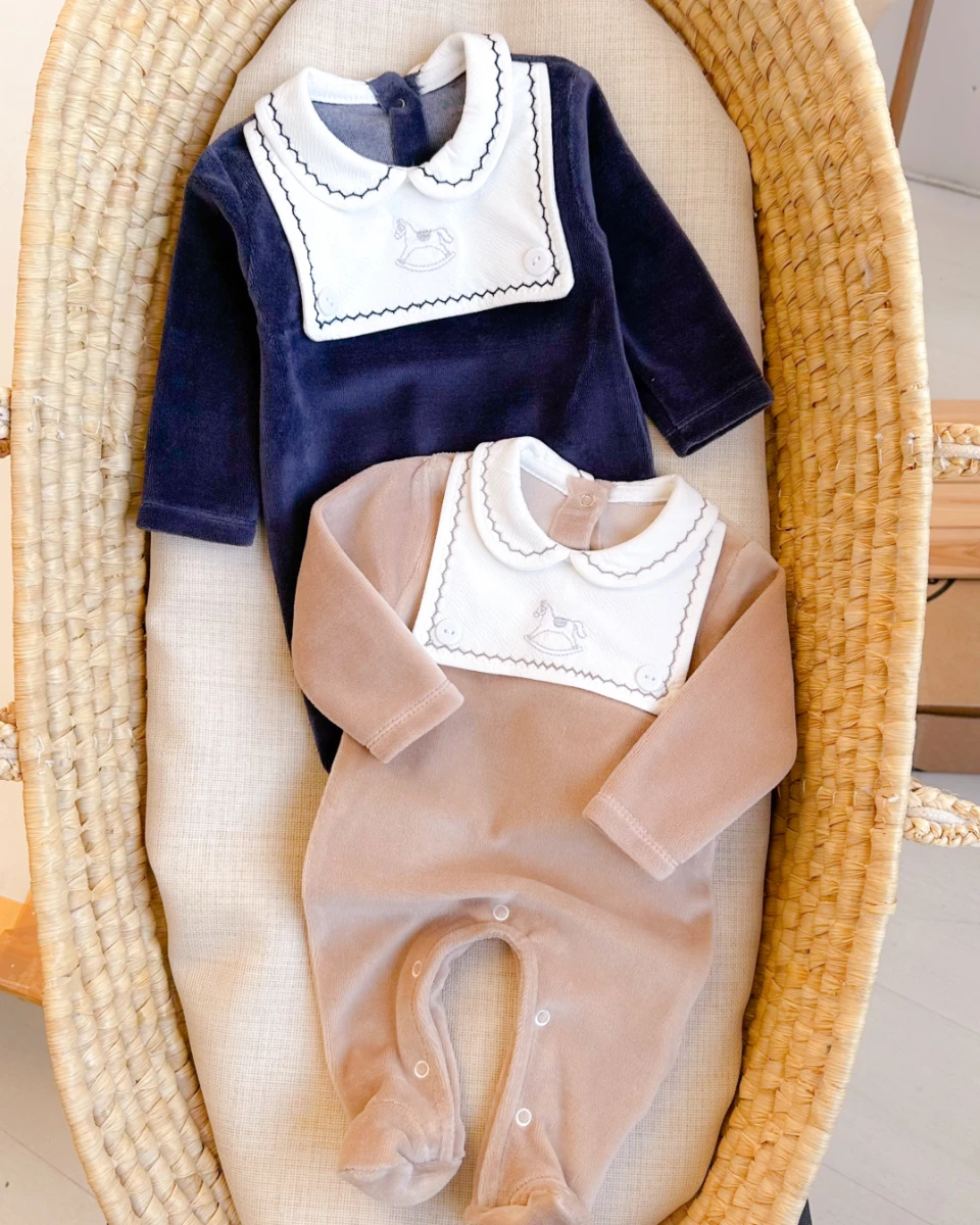 Düğme detaylı kare yaka alttan ve arkadan çıtçıtlı ayaklı kadife tulum 