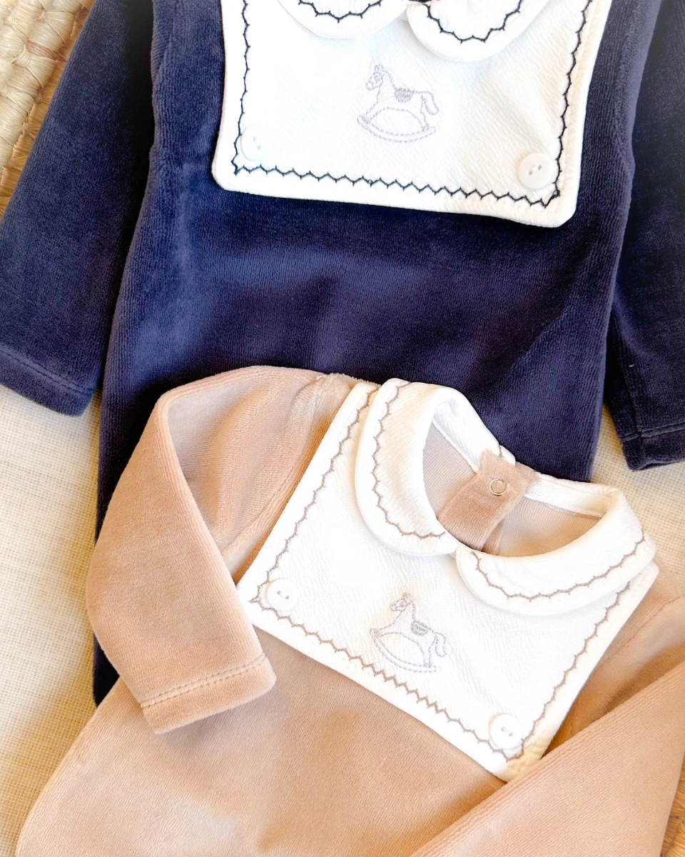 Düğme detaylı kare yaka alttan ve arkadan çıtçıtlı ayaklı kadife tulum 