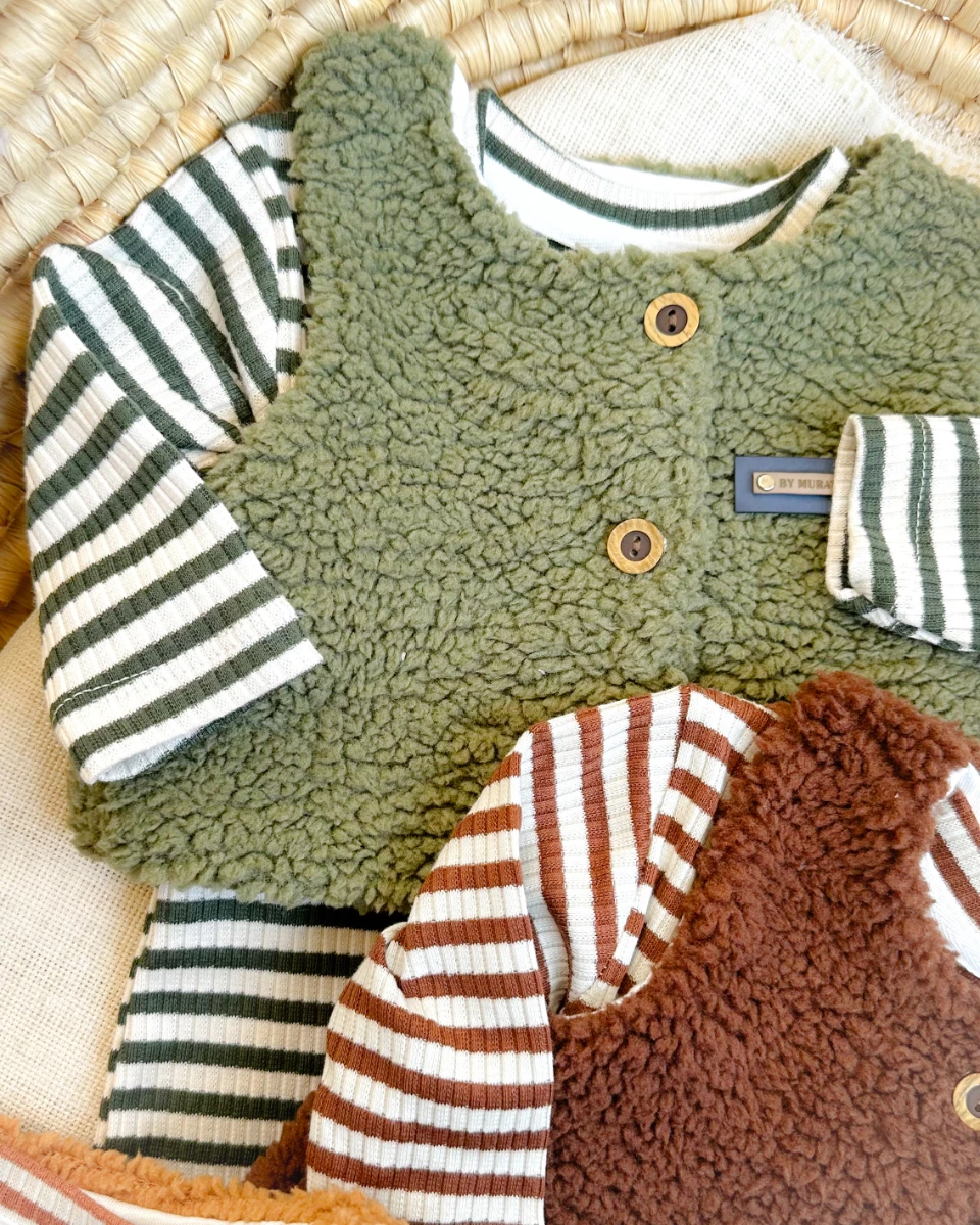 Kürk yelekli ahşap düğme detaylı alttan çıtçıtlı çizgili ayaklı 2 parça tulum set