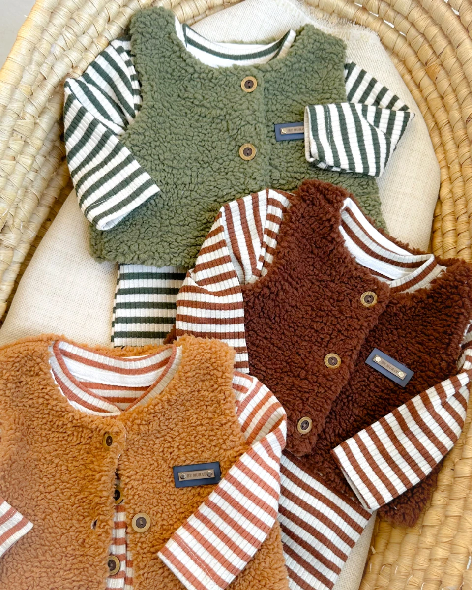 Kürk yelekli ahşap düğme detaylı alttan çıtçıtlı çizgili ayaklı 2 parça tulum set