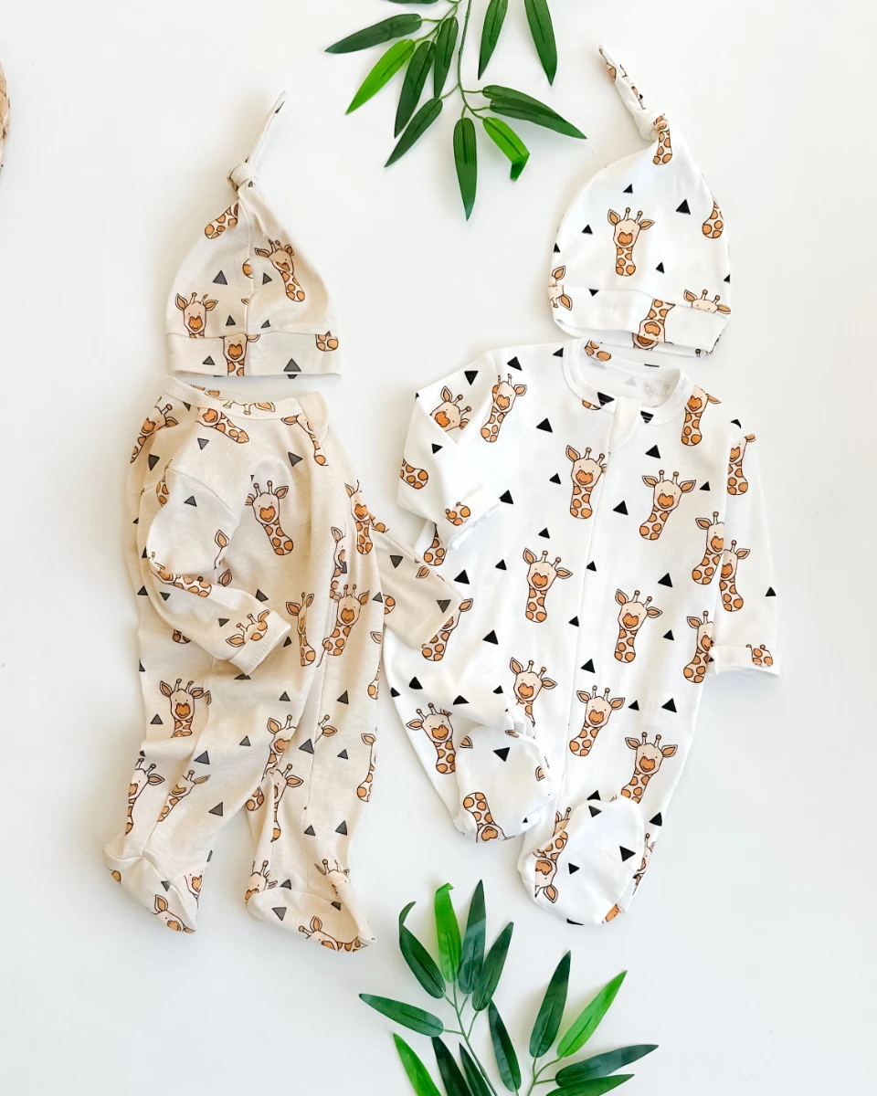 Üçgen ve zürafa desen gizli fermuarlı ayaklı şapkalı mevsimlik tulum set