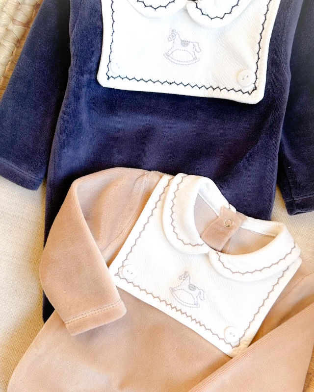 Düğme detaylı kare yaka alttan ve arkadan çıtçıtlı ayaklı kadife tulum 