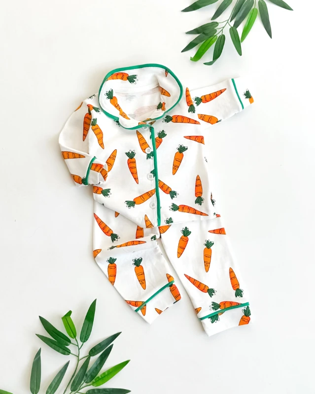 Havuç desenli önden düğmeli kenarları biyeli 2 parça pijama takımı