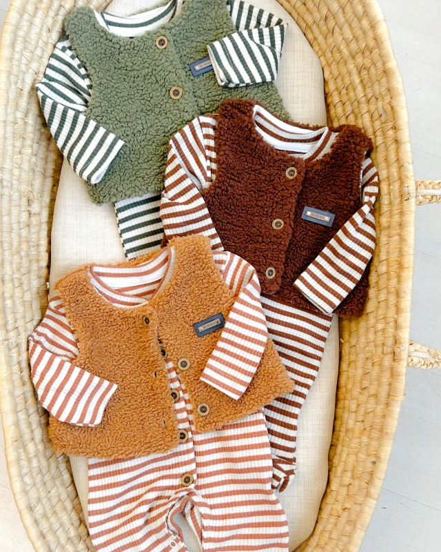 Kürk yelekli ahşap düğme detaylı alttan çıtçıtlı çizgili ayaklı 2 parça tulum set