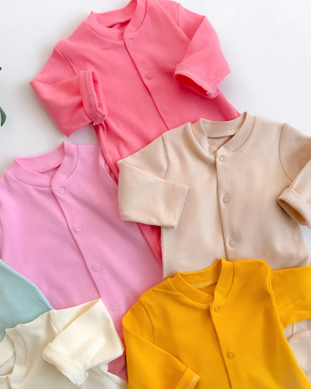 Önden çıtçıtlı ayaklı mevsimlik tulum 