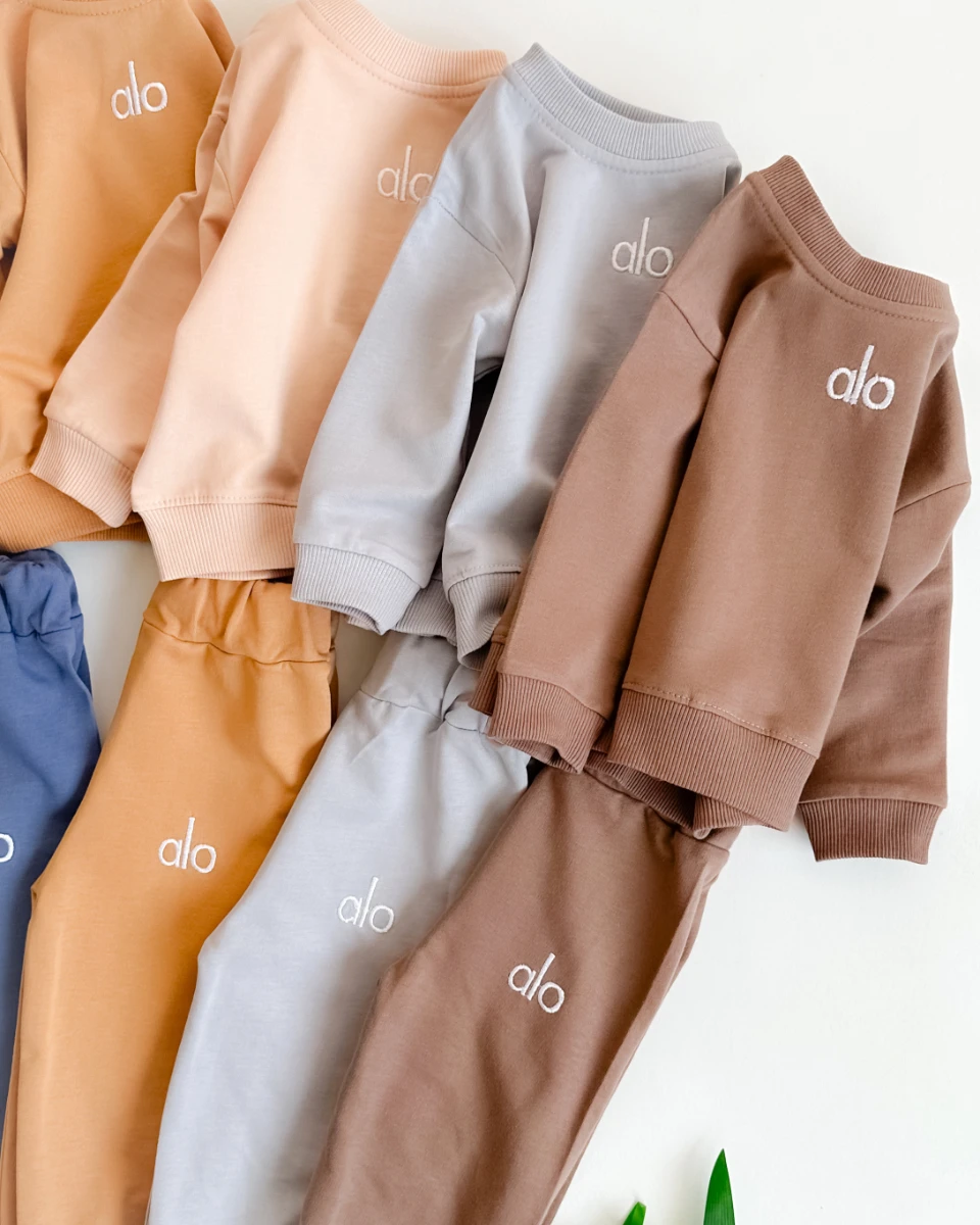 Alo nakış işlemeli omuzdan çıtçıtlı mevsimlik 2 parça takım