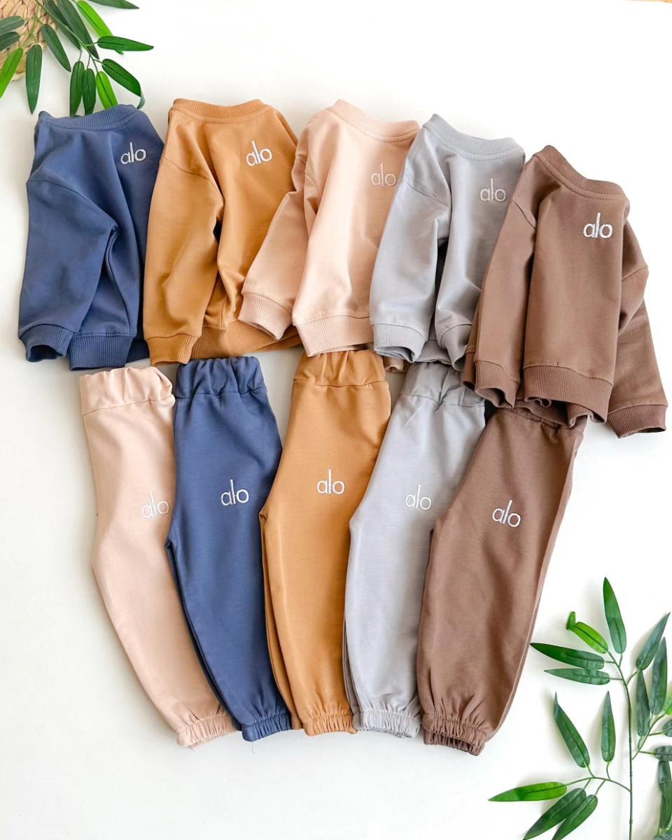 Alo nakış işlemeli omuzdan çıtçıtlı mevsimlik 2 parça takım