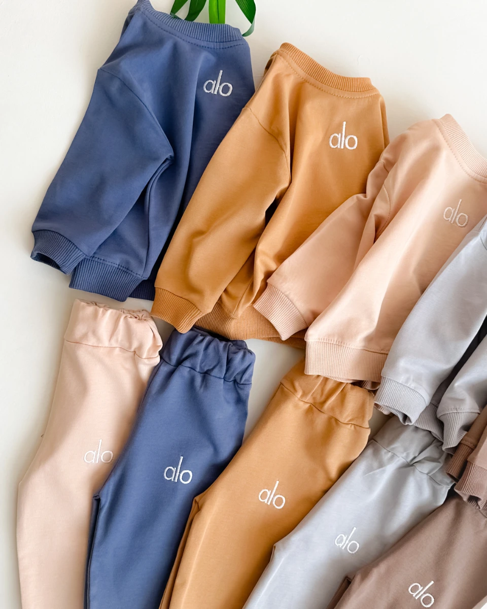 Alo nakış işlemeli omuzdan çıtçıtlı mevsimlik 2 parça takım