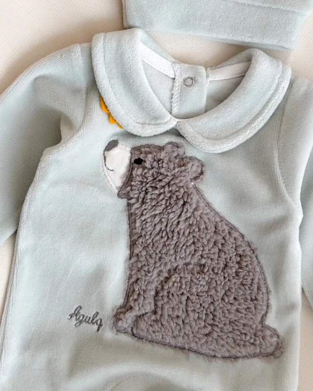 Tüylü boz ayı detaylı alttan ve arkadan çıtçıtlı ayaklı şapkalı kadife 2 parça tulum set