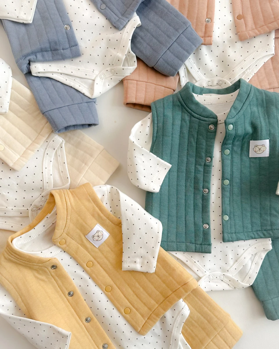 Gözlüklü bear armalı puantiye badili yelekli 3 parça takım