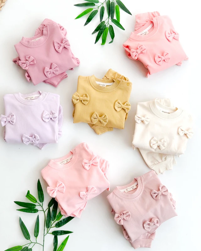 Fiyonk kabartmalı alttan dantel görünümlü omuzdan çıtçıtlı mevsimlik 2 parça takım 