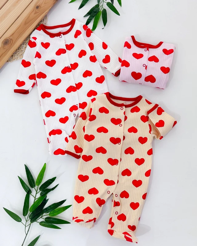 Kırmızı kalpler desen boydan çıtçıtlı ayaklı mevsimlik 3lü tulum set 