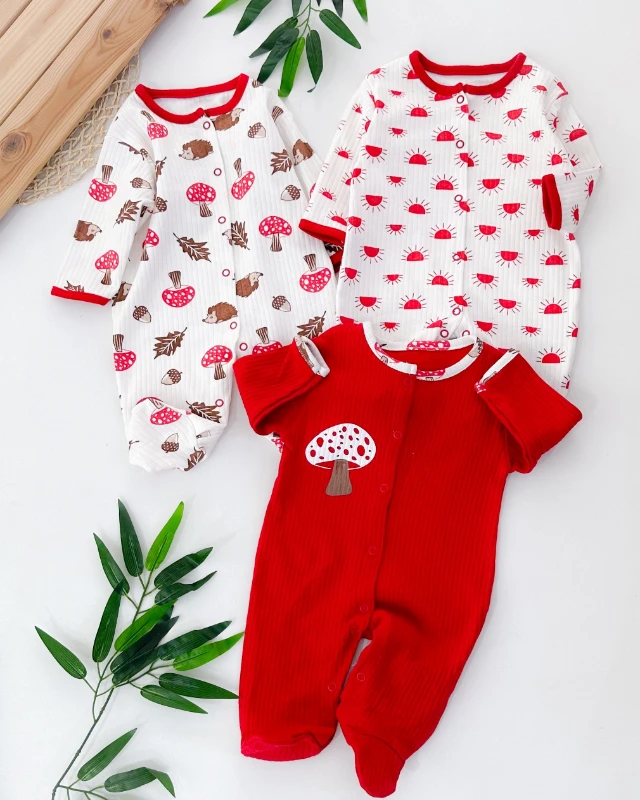 Kırmızı mantarlar ve kirpicik boydan çıtçıtlı ayaklı mevsimlik 3lü tulum set 