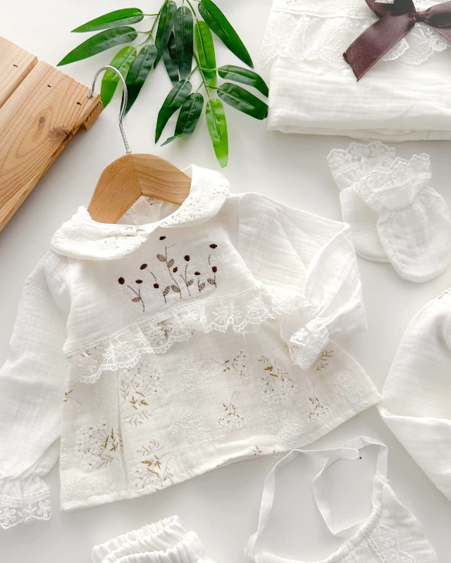 Büyük fiyonk kurdela detaylı battaniyeli çiçek nakış muslin yazlık yenidoğan 10 lu set 