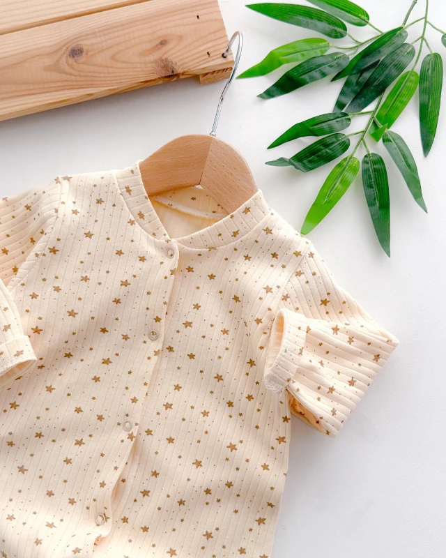 Minik yıldızlar boydan çıtçıtlı fitilli mevsimlik kumaş bebe tulum 