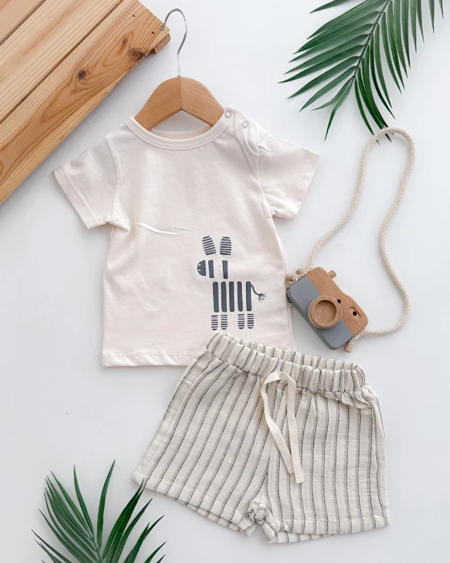 Minik zebra desen çizgili muslin şortlu yazlık 2li takım 