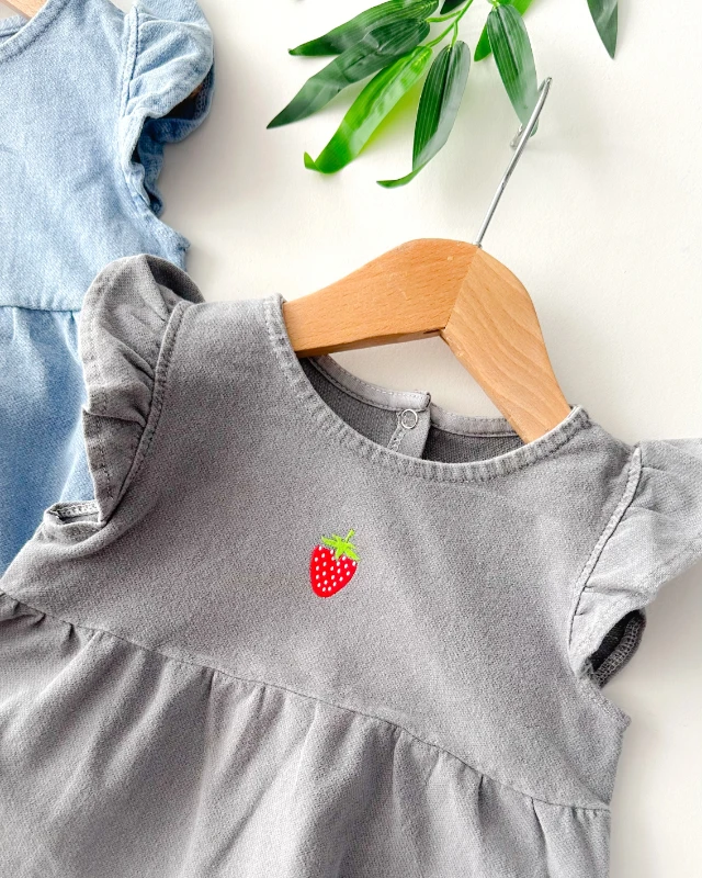 Çilek arma detay arkadan ve alttan çıtçıtlı yazlık romper tulum 