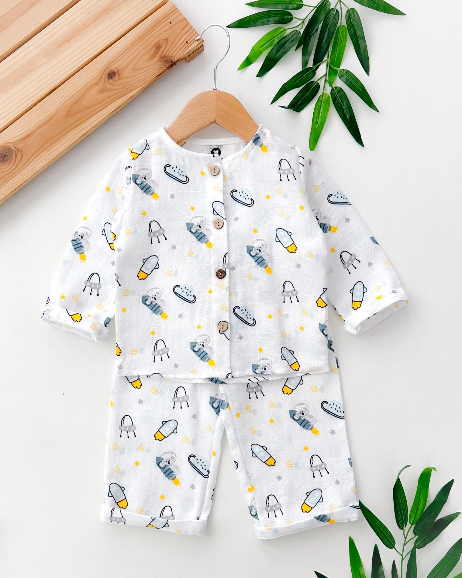 Uzay desen önden düğmeli muslin mevsimlik pijama takım  