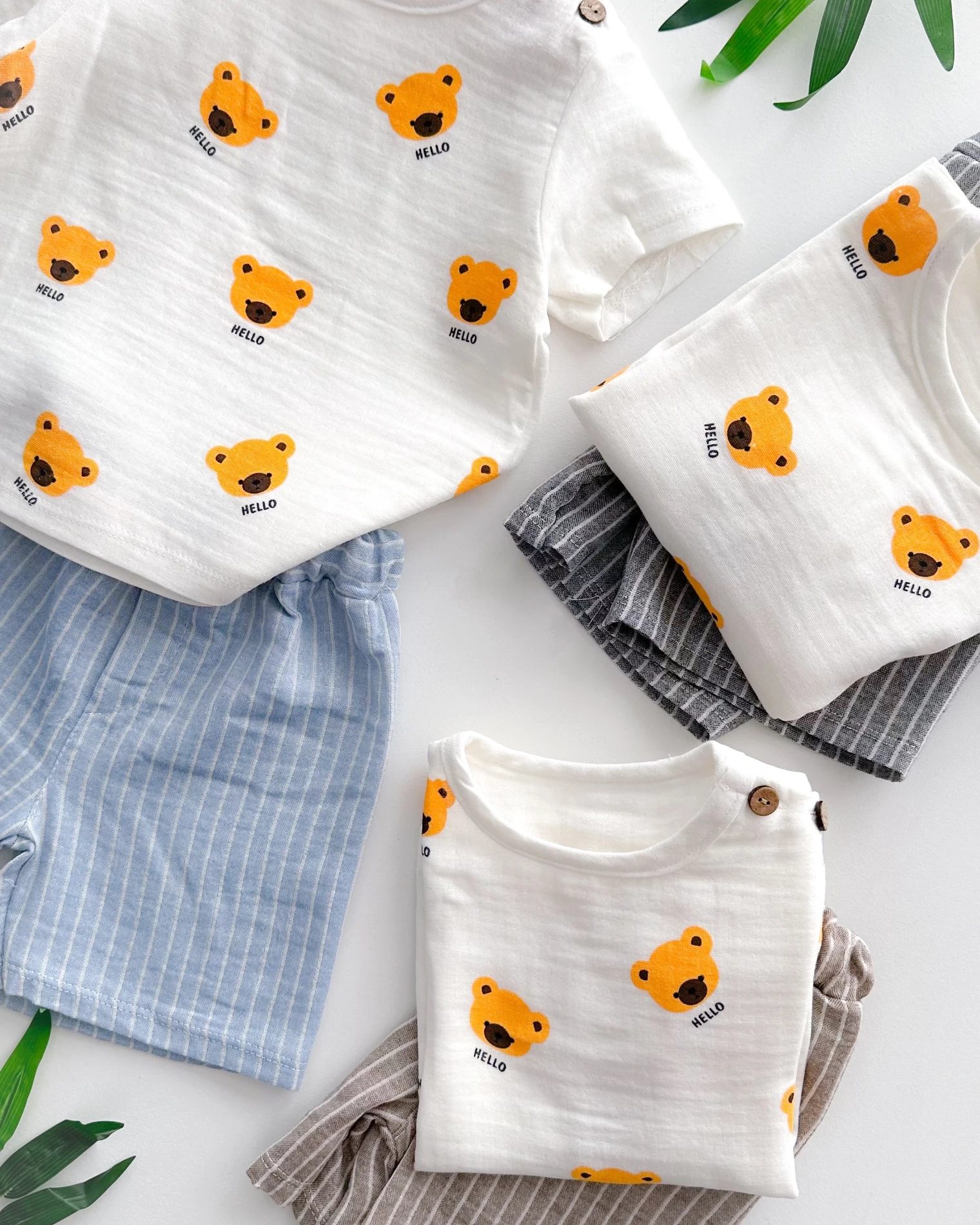 Hello bear face omuzdan ahşap düğme detaylı çizgili şortlu yazlık 2 parça set 