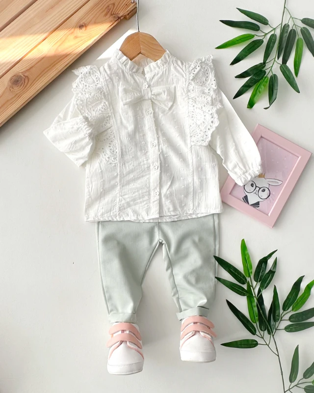 Fiyonk ve güpür detaylı çiçek düğme poplin gömlekli mevsimlik 2 parça takım 