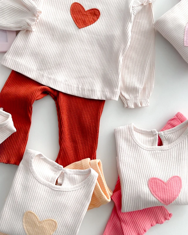 Kalp detay arkadan düğme detay ribana kumaş mevsimlik 2 parça set 