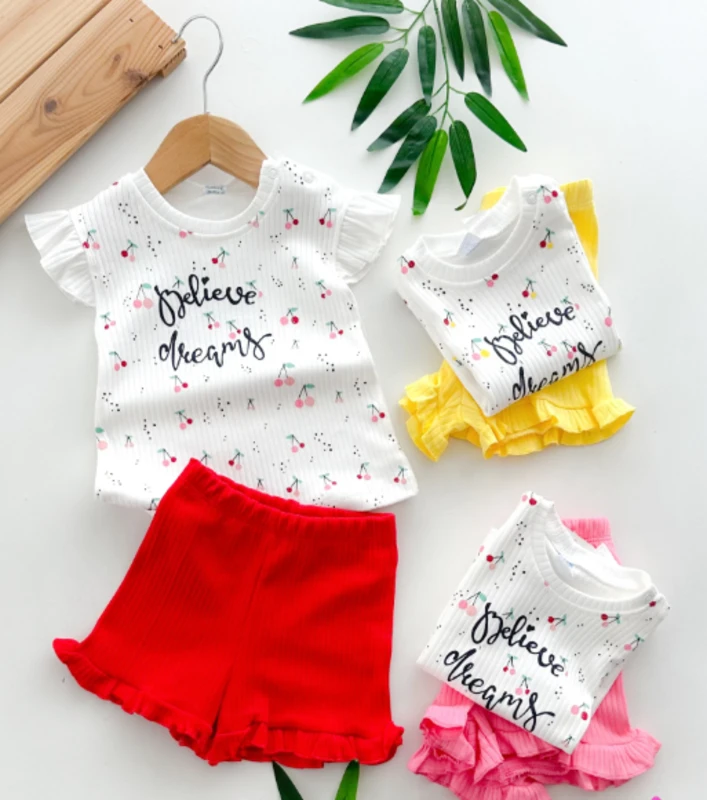 Believe dreams omuzdan çıtçıtlı fırfır şortlu yazlık 2 parça set 
