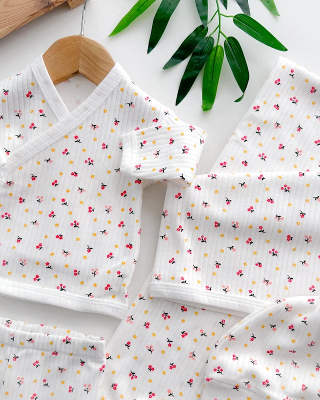 Minik çiçek desen fitilli mevsimlik kumaş yenidoğan 7 parça set 
