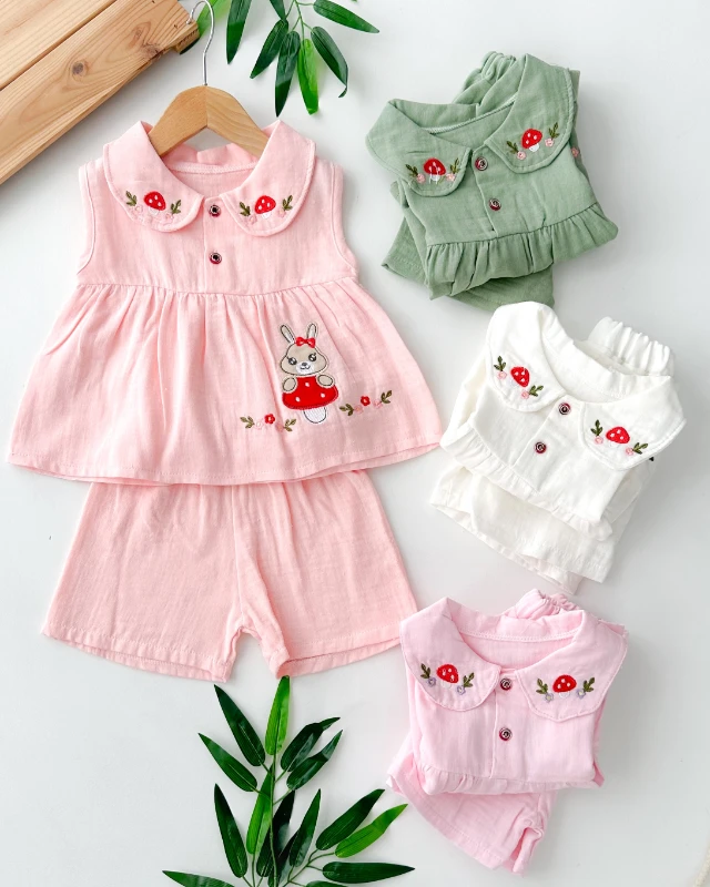 Tavşan ve mantar nakışlı bebe yaka yazlık muslin 2 parça set 