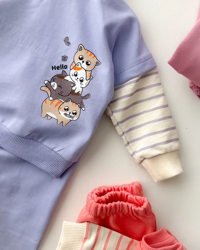 Anne kedi ve yavruları omuzdan çıtçıtlı kolları çizgili mevsimlik 2 parça takım