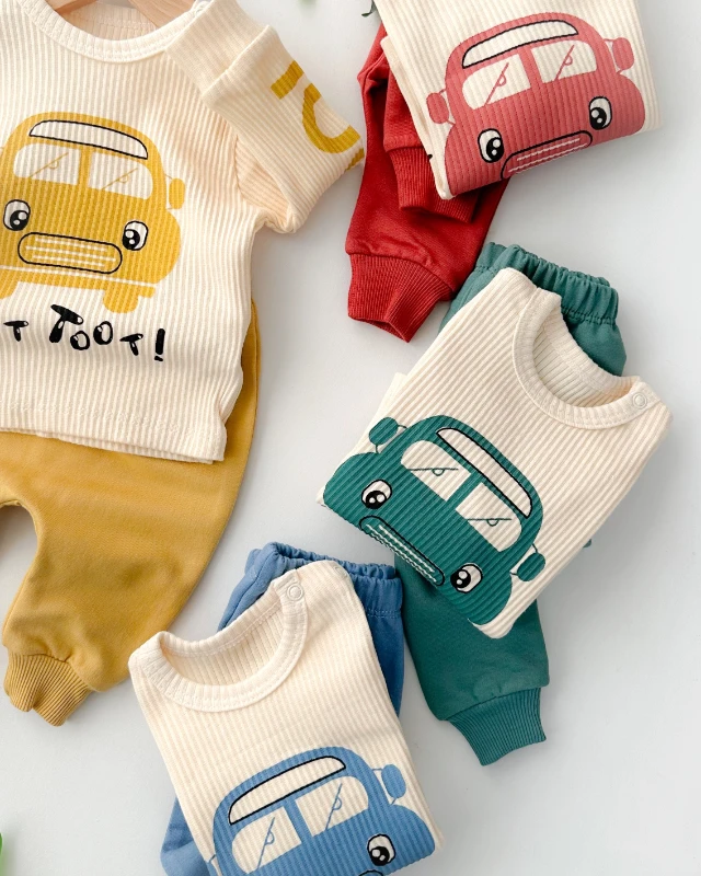 Toot toot araba baskılı omuzdan çıtçıtlı ribana kumaş mevsimlik 2 parça takım