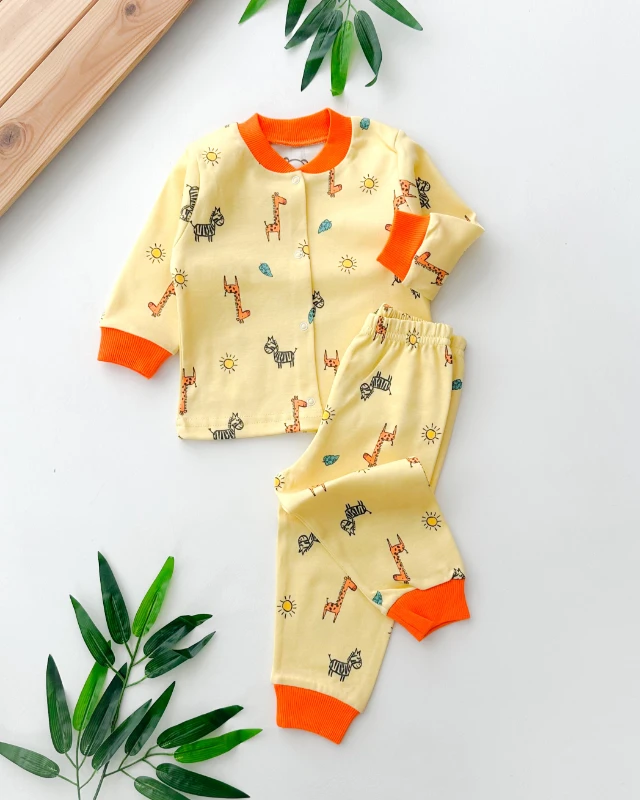 Zürafa ve zebra arkadaşlığı önden çıtçıtlı mevsimlik 2 parça pijama takımı
