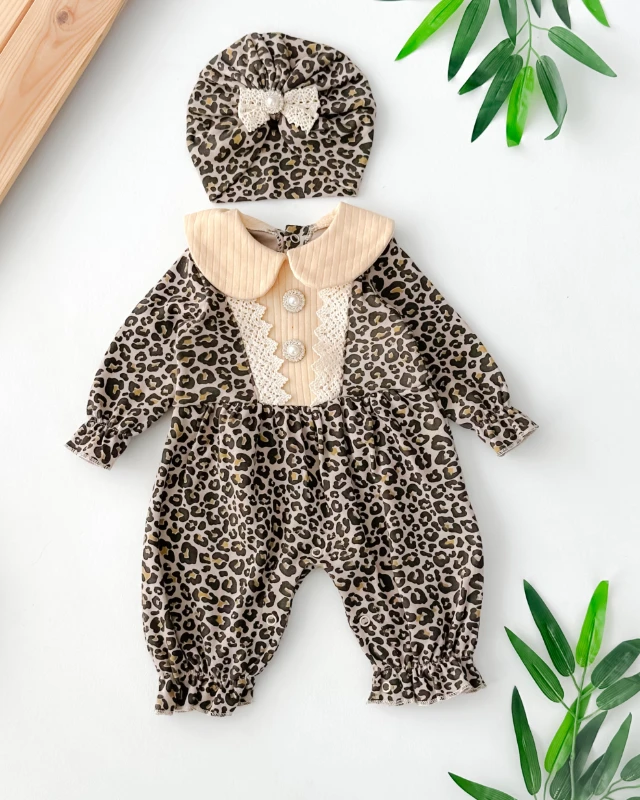 Leoparlı şık düğme detaylı boneli alttan ve arkadan çıtçıtlı mevsimlik tulum set