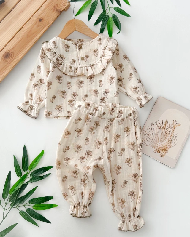 Narin soft çiçekler kolları ve paçası büzgü detaylı muslin 2 parça takım