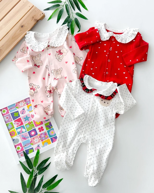 Bebe yaka detaylı puantiyeli sevimli ayıcık ve kalp desenli ayaklı 3lü tulum set