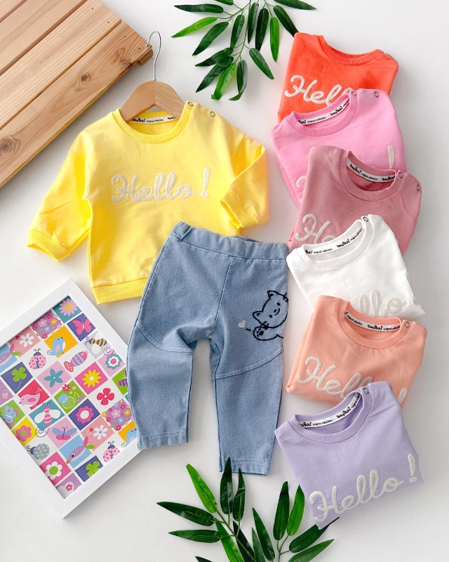 Hello nakış pantolonda sevimli pisicik detaylı omuzdan çıtçıtlı mevsimlik 2 parça takım