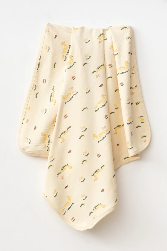 Anne ördek ve yavrusu kenarları biye detay tek kat penye battaniye (80*90)