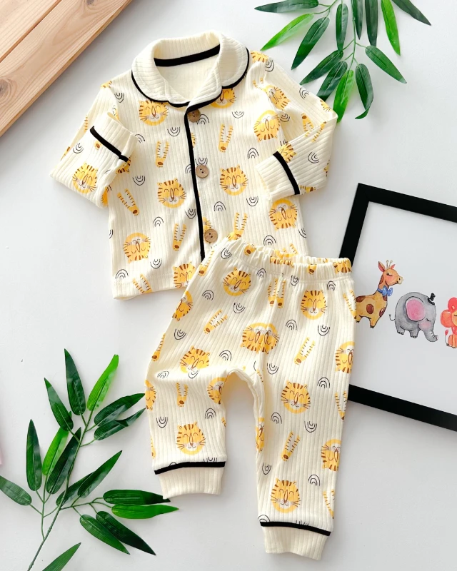 Happy tiger baskılı önden ahşap düğmeli fitilli kumaş mevsimlik 2 parça pijama takımı 
