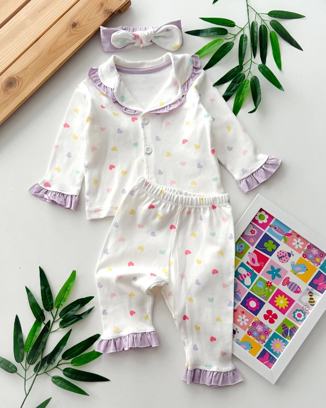 Şirin renkli kalpler baskılı önden düğmeli fırfır detaylı bandanalı mevsimlik 3 parça pijama takım