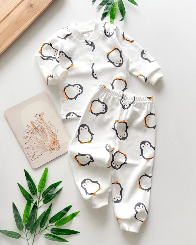 Büyük penguen baskılı önden çıtçıtlı mevsimlik 2 parça pijama takımı