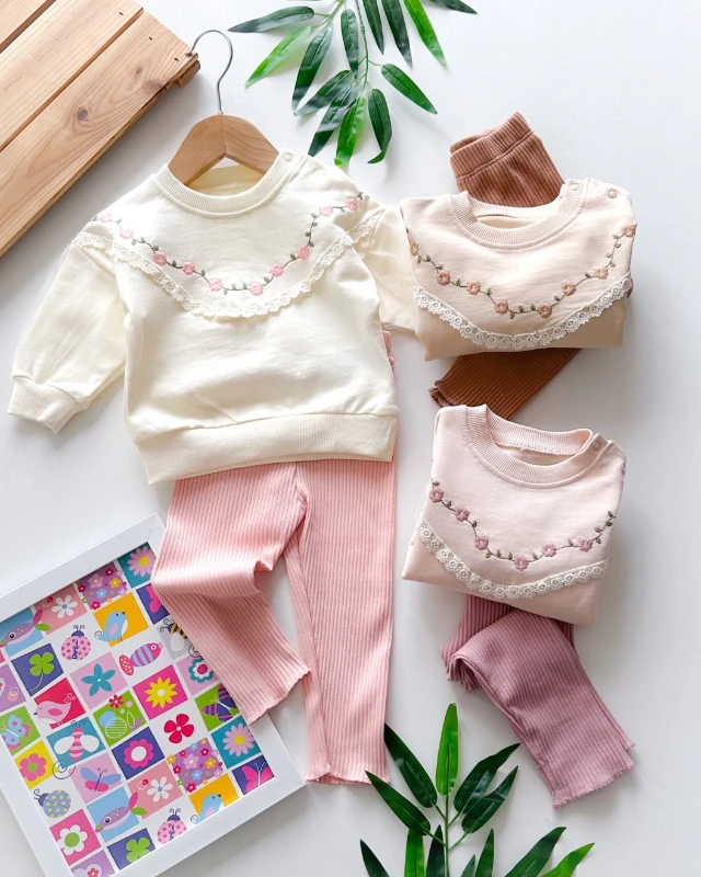 Çiçek nakış brodeli kolları tül detaylı omuzdan çıtçıt mevsimlik 2 parça takım