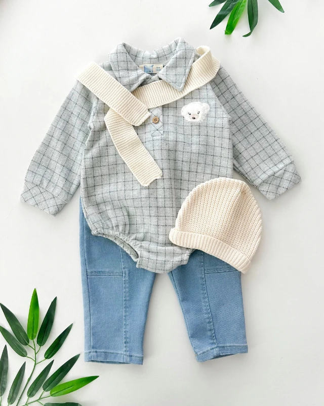 Bear kabartmalı ahşap düğmeli triko bere atkı hediyeli kot pantolonlu romper 4 parça takım